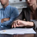 Avioero näköpiirissä: 2 näkymätöntä merkkiä siitä, että avioliitto on hajoamassa,