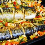 Tuoksuva ja herkullinen makrilli uunissa: perhe pyytää kokkaamaan vain näin.